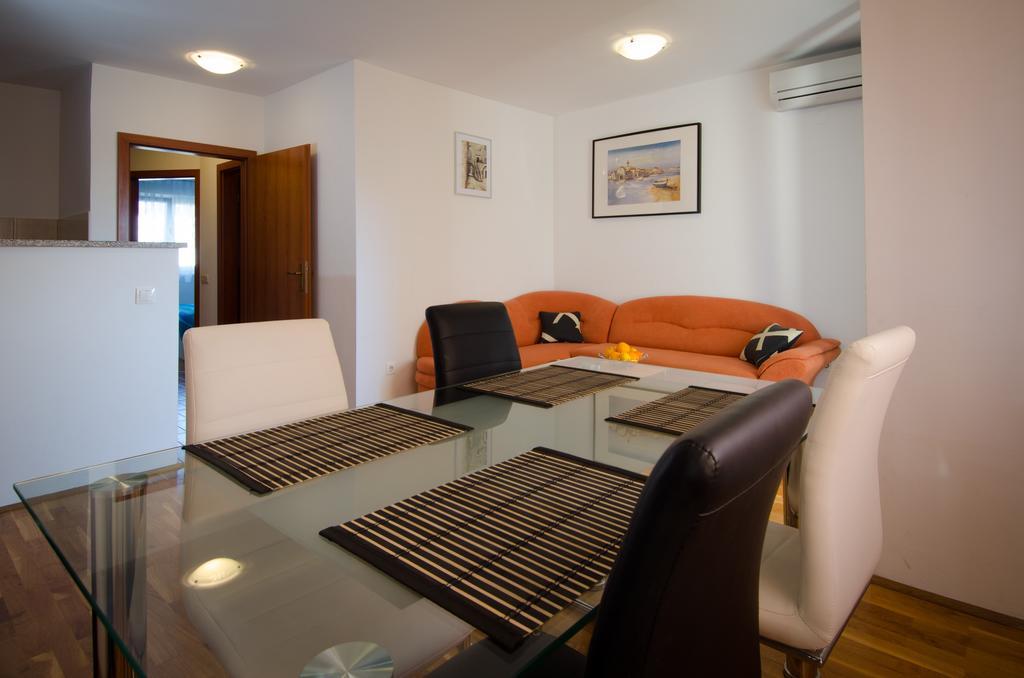 Apartments And Rooms Misic Trogir Zewnętrze zdjęcie