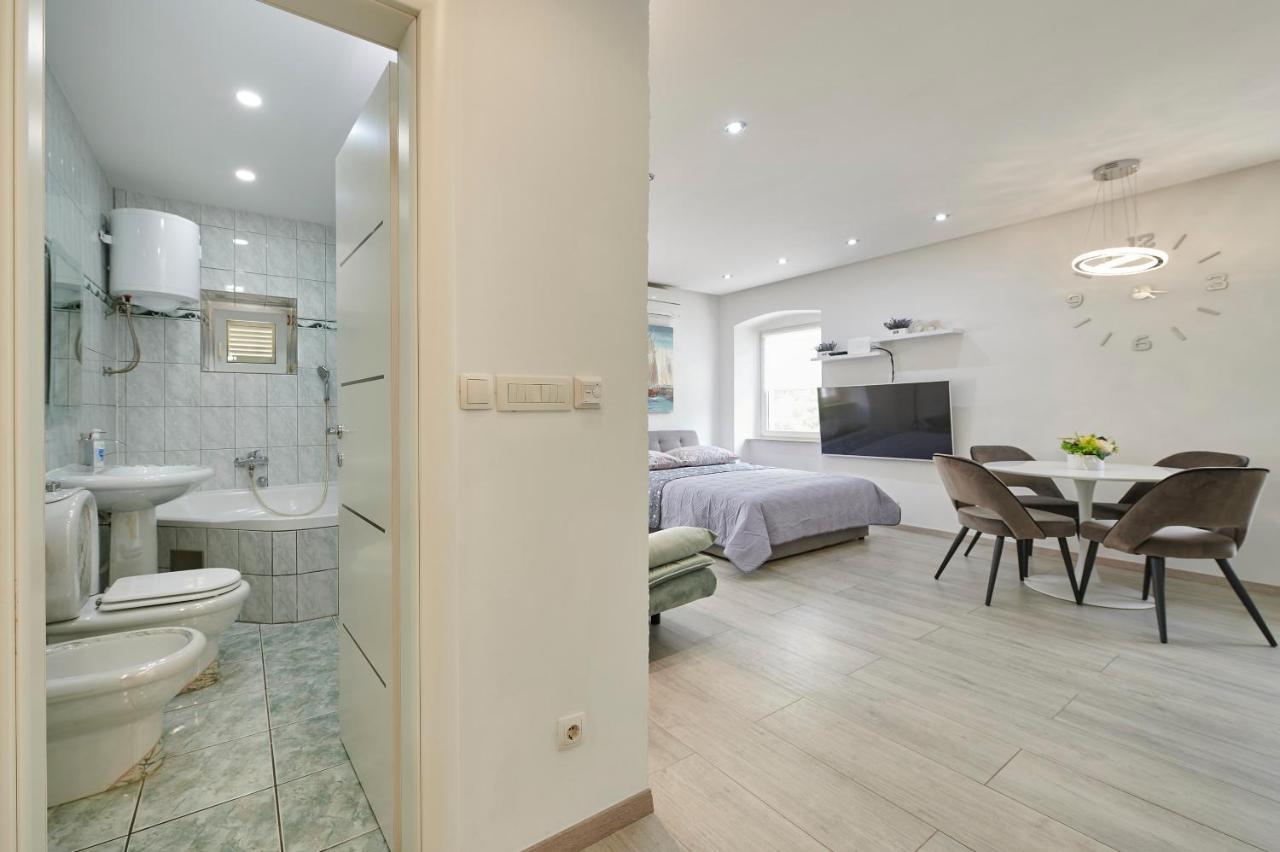 Apartments And Rooms Misic Trogir Zewnętrze zdjęcie